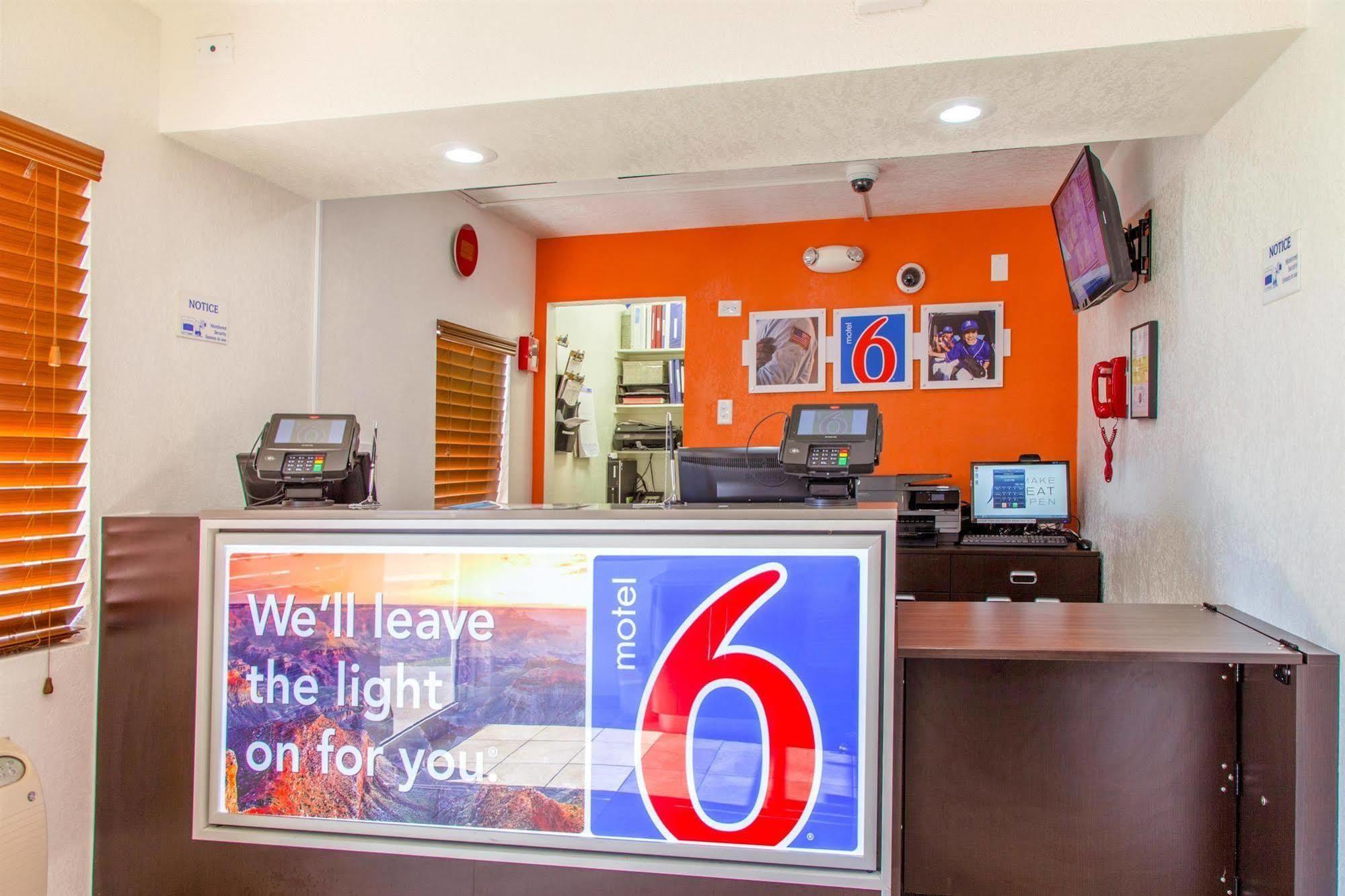 Motel 6-Phoenix, AZ - Airport - 24th Street Buitenkant foto